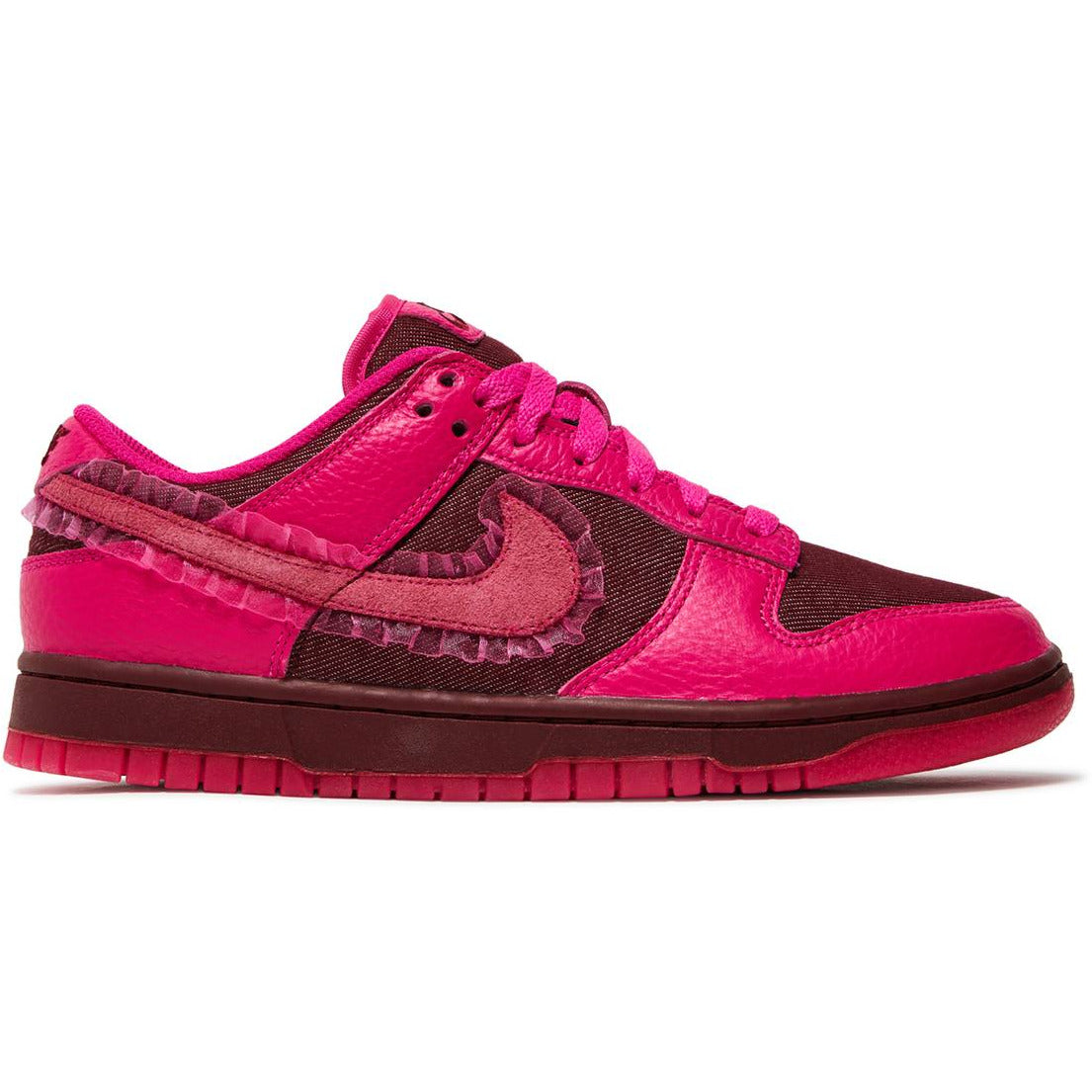 Dunk Low "Valentine's Day" (Wmns) (2022) | MrSneaker