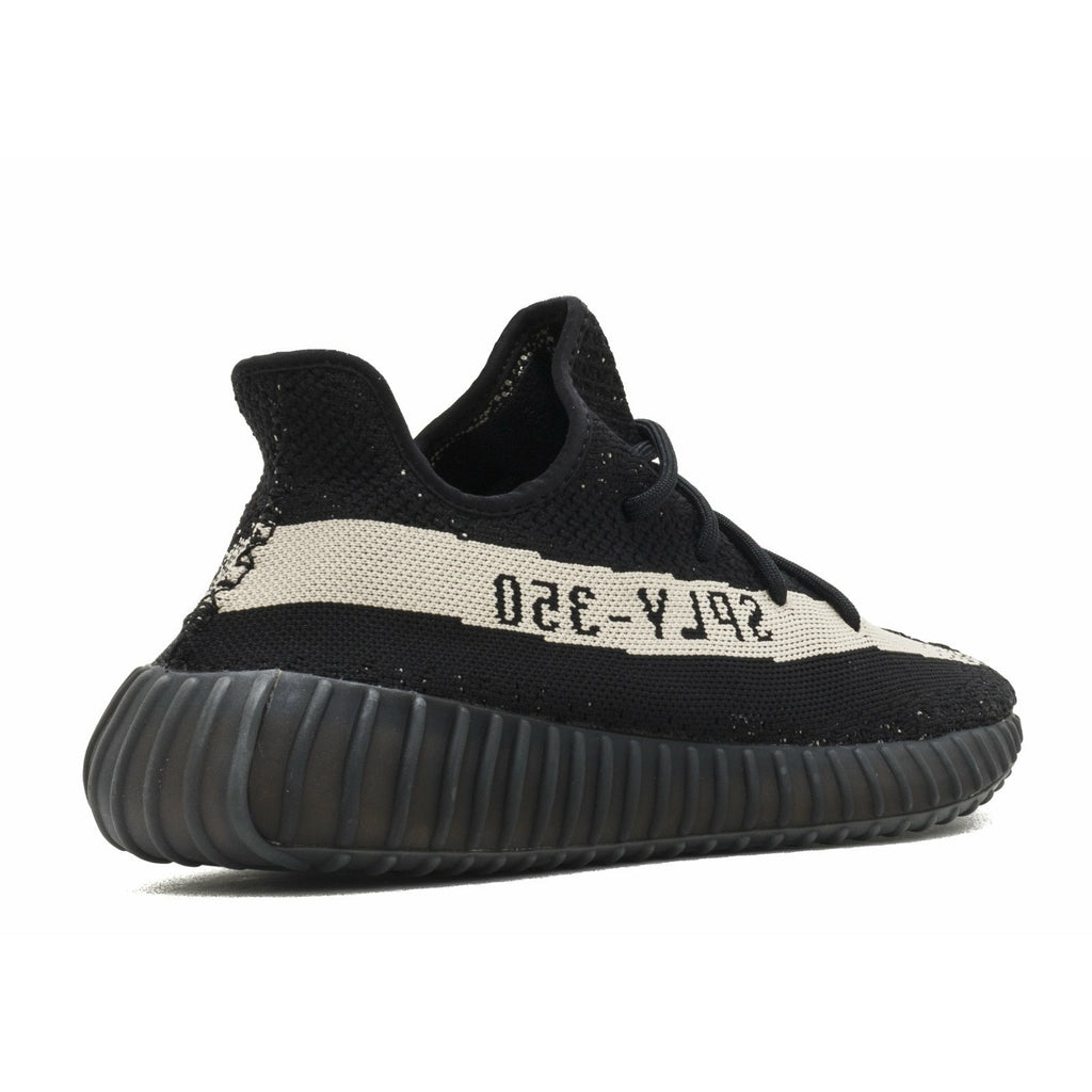 Adidas-Yeezy Boost 350 V2 "Oreo"-Adidas Yeezy Boost 350 V2 "Oreo" Sneakers 
Product code: BY1604 Colour: Core Black/Core White/Core Black Year of release: 2016
| MrSneaker is Europe's number 1 exclusive sneaker store.-mrsneaker
