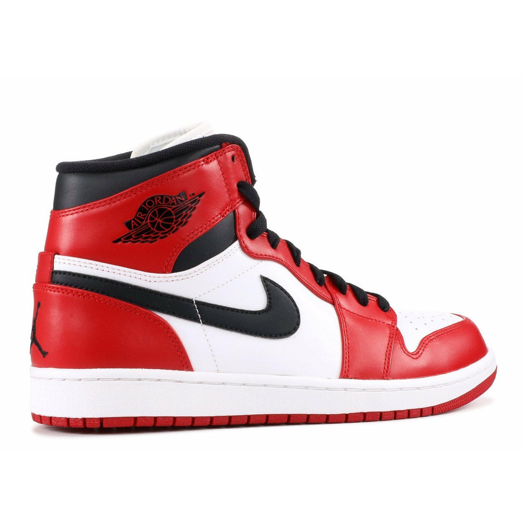 Air Jordan-Air Jordan 1 Retro "Chicago" (2013)-Air Jordan 1 Retro "Chicago" (2013) SneakersProduct code: 332550-163 Colour: White/Varsity Red-Black Year of release: 2013| MrSneaker is Europe's number 1 exclusive sneaker store.-mrsneaker