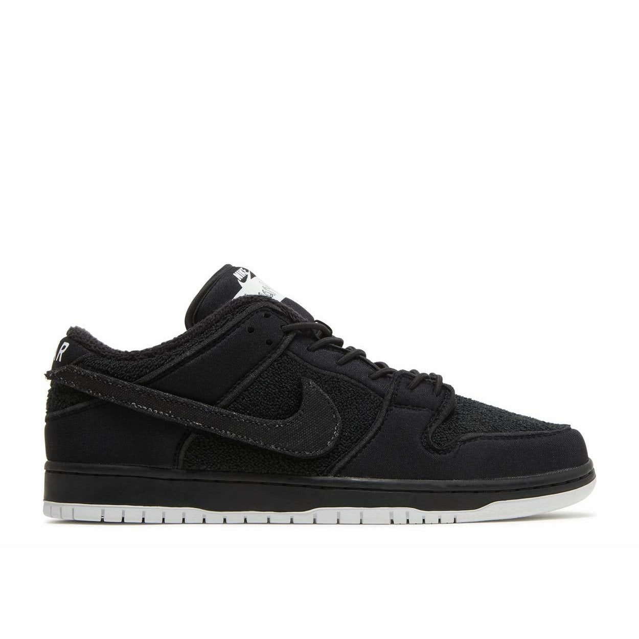 Gnarhunters x Dunk Low SB 'Black' (2022) | MrSneaker