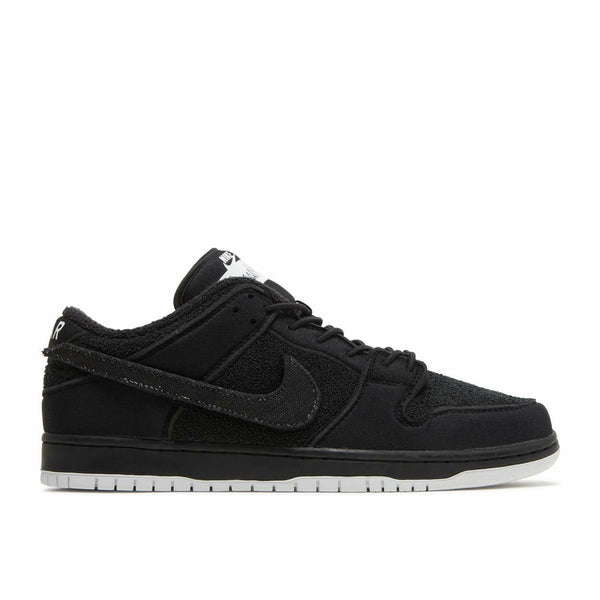 Gnarhunters x Dunk Low SB 'Black' (2022)